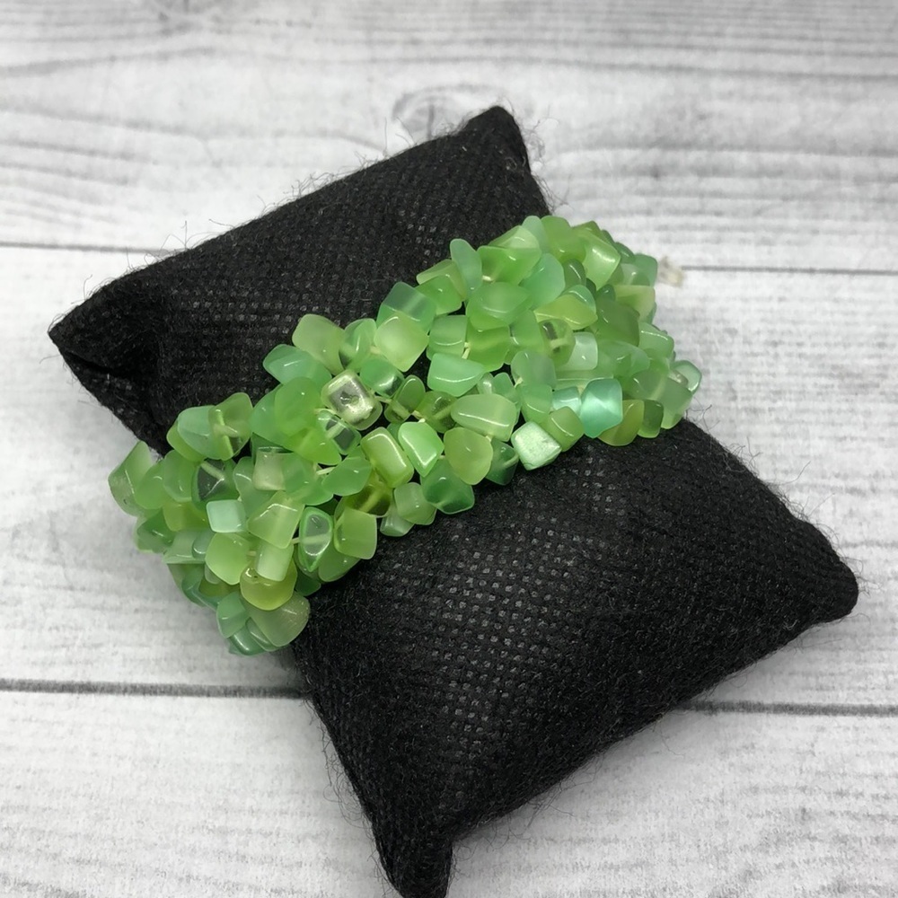 𝅺Artisan handmade natural green stone boho style bracelet small wrist